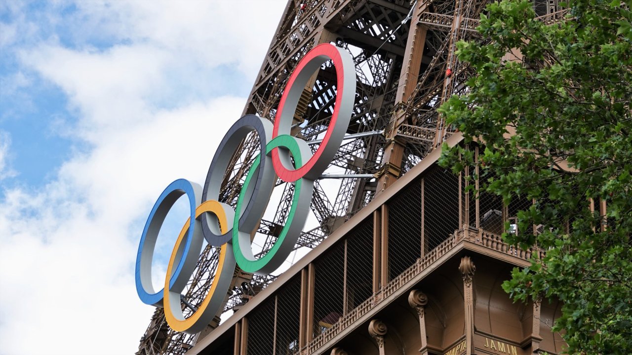 eiffel tower at paris olympic games