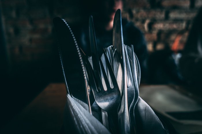 cutlery in restaurant 