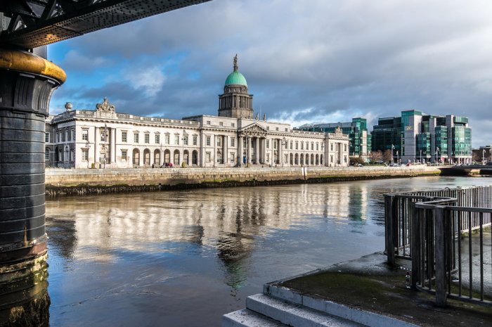 georgian building on the river liffey dublin