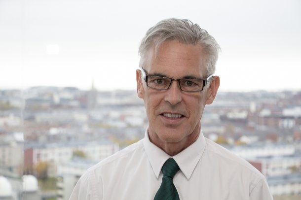 DoDublin;s bus guide/driver Paddy with panoramic view of Dublin