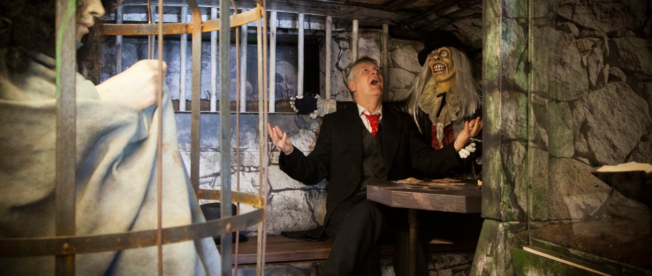 Ghostbus actor screaming in the Dungeon of Dublin CASTLE. There are cages and heads with no bodies are hung on the wall
