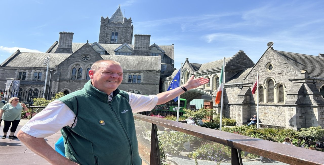 dodublin guide posing by christ church cathedral