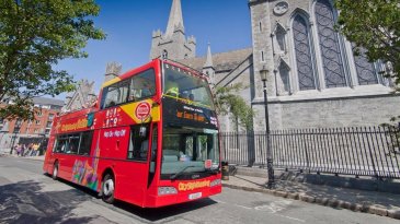 City Sightseeing Bus at St. Patrick's Cathedral