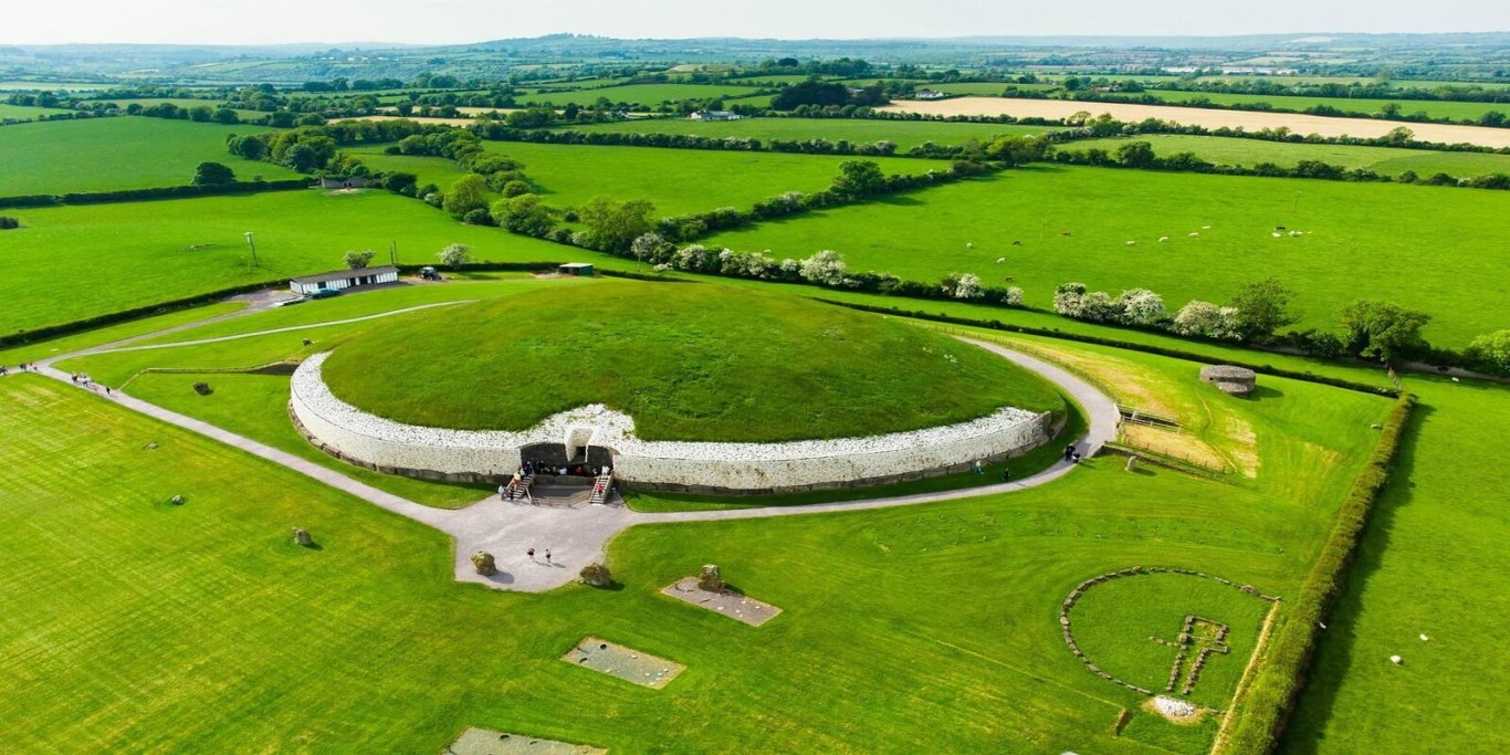 Newgrange Day Tours irish anceint burial passage